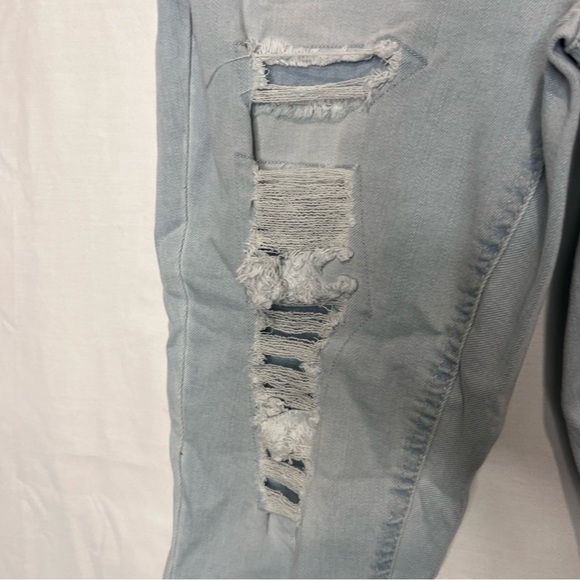 No boundaries distressed light wash skinny jeans in size 13 - Picture 6 of 12